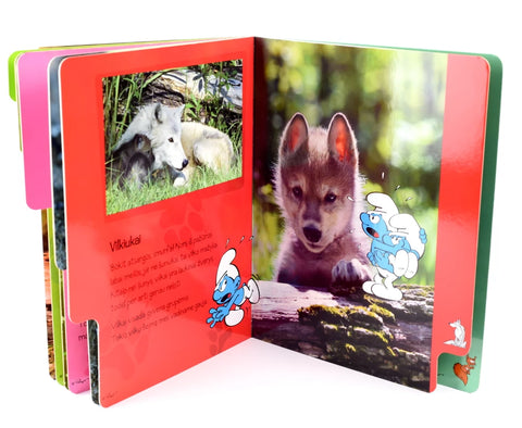 SMURFAI IR MIŠKO GYVŪNĖLIAI: spalvinga knygelė (kietais viršeliais!) – vartykite, pažinkite miško gyvūnėlius, mokykitės spalvų ir skaitykite smagias smurfų istorijas! (Knyga su defektu)