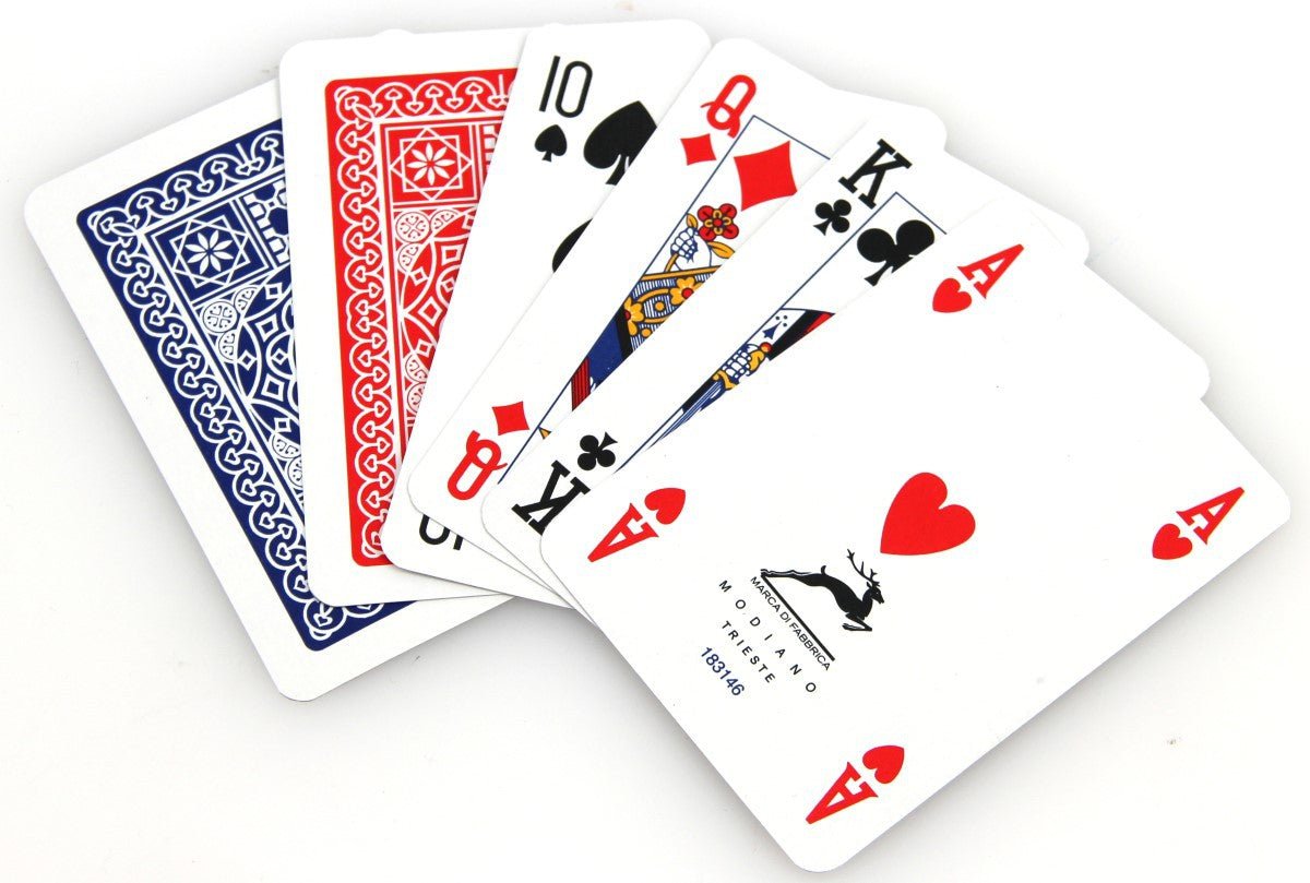 ''98'' pokerio kortų 2 kaladžių rinkinys Modiano Limituodo leidimo dėžutėje (raudonos ir mėlynos) - OBUOLYS