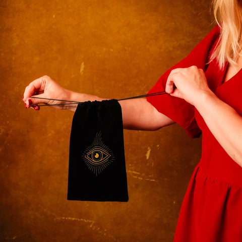 AKSOMINIS TARO MAIŠELIS: elegantiška apsauga Tavo kortoms