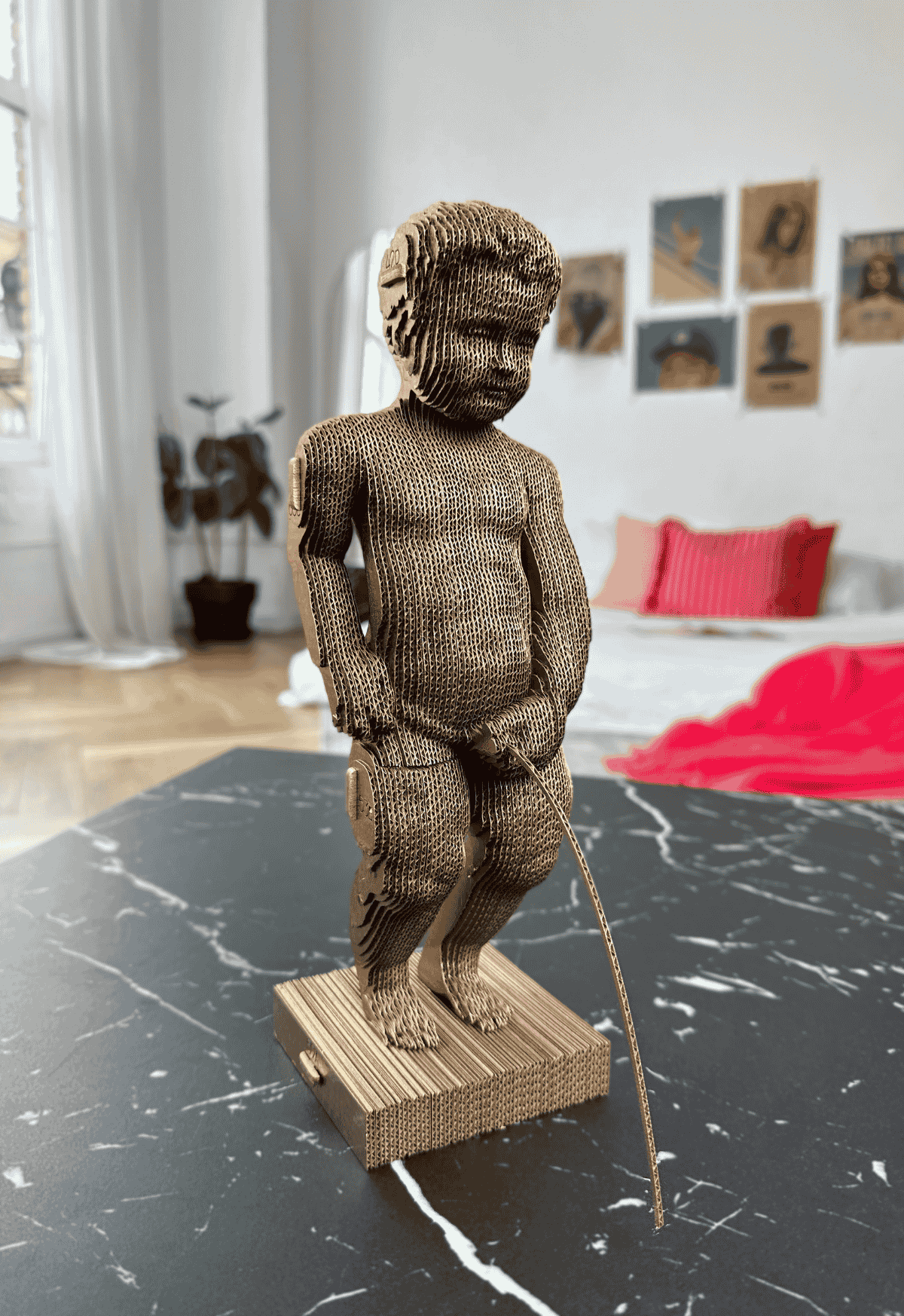 BESIŠLAPINANTIS BERNIUKAS: surenkama 3D dėlionė - skulptūra - OBUOLYS
