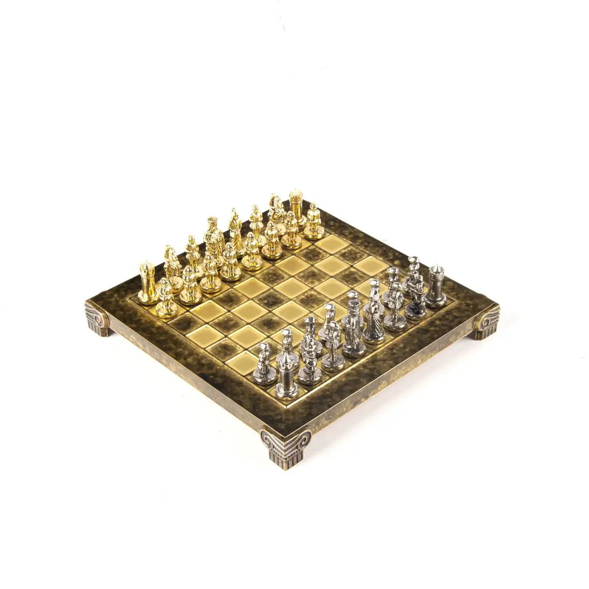 BIZANTIJOS IMPERIJOS METALINIŲ ŠACHMATŲ RINKINYS: su auksinėmis ir sidabrinėmis šachmatų figūrėlėmis + geltona šachmatų lenta 20x20 cm + medinė dėžutė + galimybė personalizuoti - OBUOLYS