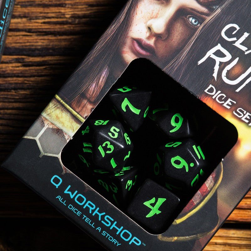 Classic Runic kauliukų rinkinys juodos ir žalios sp - OBUOLYS