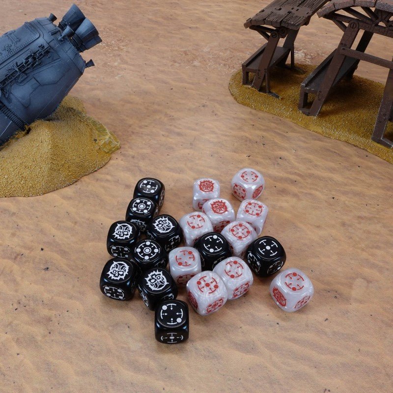 Crosshairs Compact D6 RPG kauliukų rinkinys (juoda ir perlo sp.) - OBUOLYS