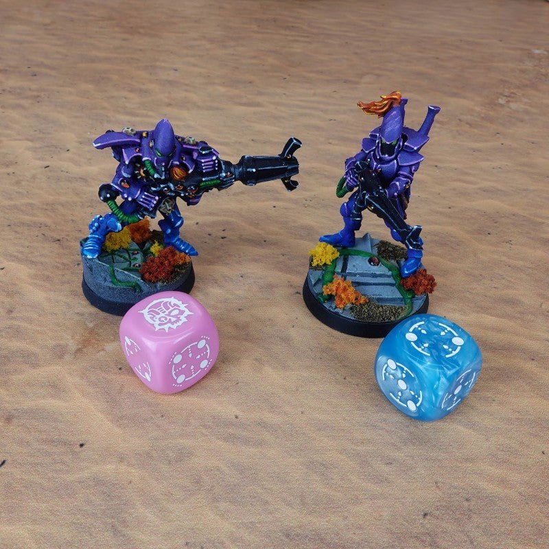 Crosshairs Compact D6 RPG kauliukų rinkinys (mėlynos ir rožinės sp.) - OBUOLYS