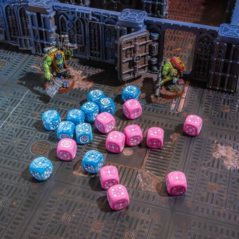 Crosshairs Compact D6 RPG kauliukų rinkinys (mėlynos ir rožinės sp.) - OBUOLYS