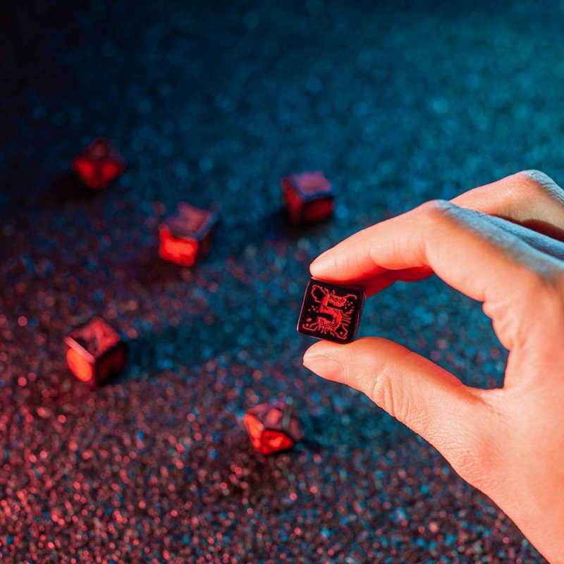 Cyberpunk RED Essential kauliukų rinkinys juodos ir raudonos spalvos - OBUOLYS