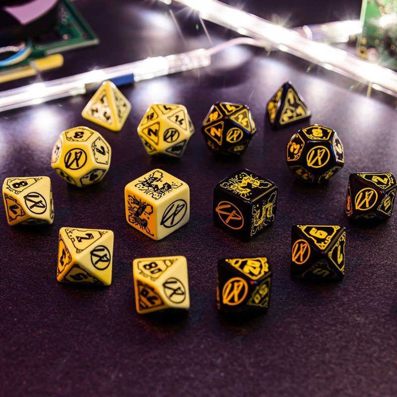Cyberpunk RED RPG kauliukų rinkinys juodos ir geltonos sp - OBUOLYS