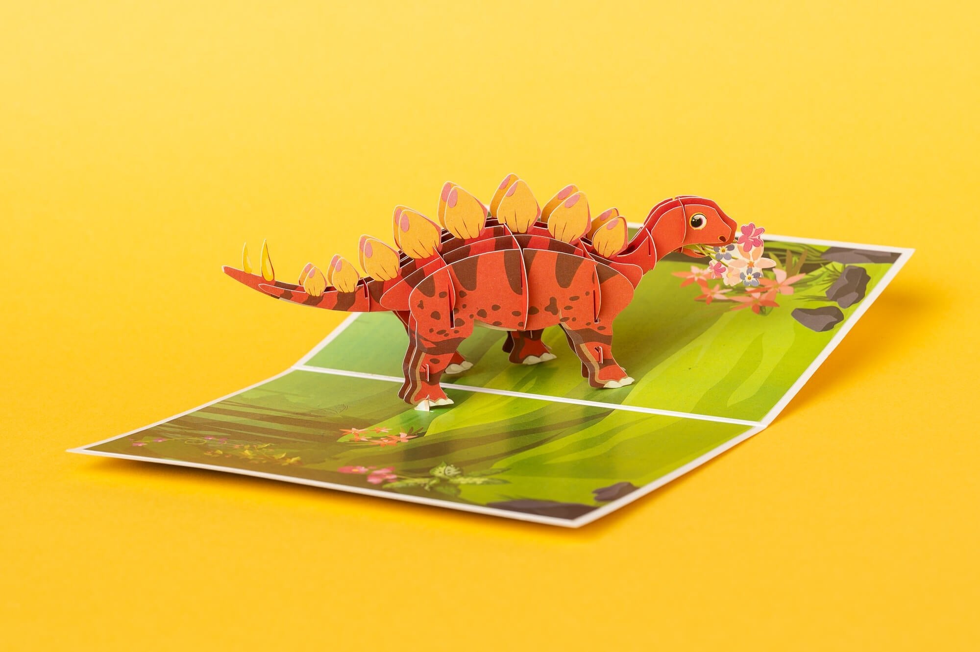 DINOZAURIUKO SVEIKINIMAI: išskirtinio grožio 3D pop - up atvirukas + vokas - OBUOLYS