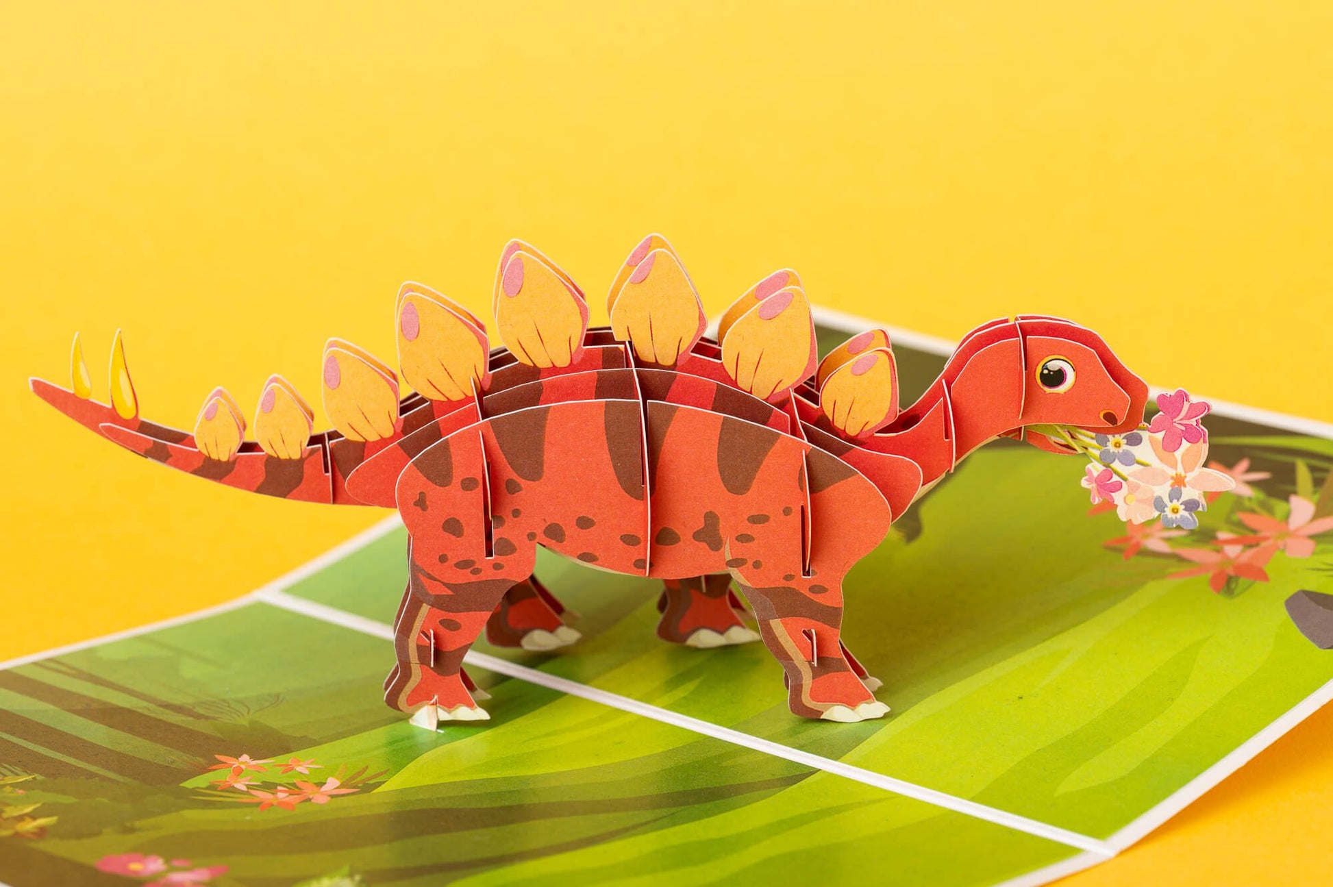 DINOZAURIUKO SVEIKINIMAI: išskirtinio grožio 3D pop - up atvirukas + vokas - OBUOLYS