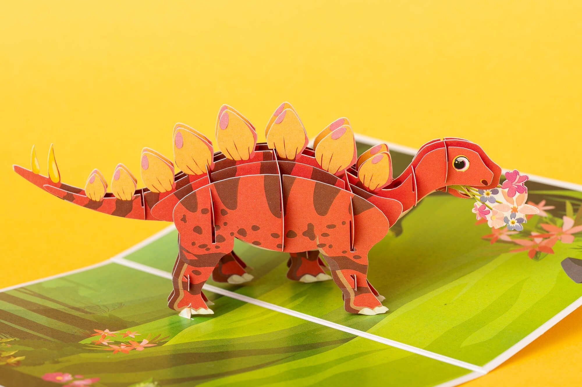 DINOZAURIUKO SVEIKINIMAI: išskirtinio grožio 3D pop - up atvirukas + vokas - OBUOLYS