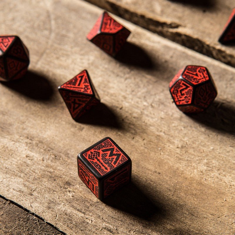 Dwarven kauliukų rinkinys juodos ir raudonos spalvos - OBUOLYS