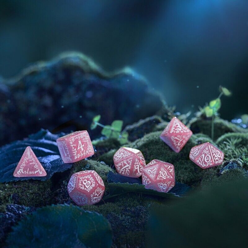Elvish Žvilgančios rožinės ir baltos sp. Dice Set Q - workshop - OBUOLYS