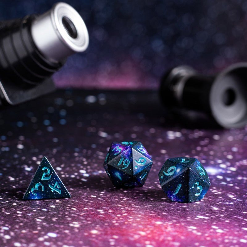 Full Art Dice™ Stardust kauliukų rinkinys Q - WORKSHOP - OBUOLYS