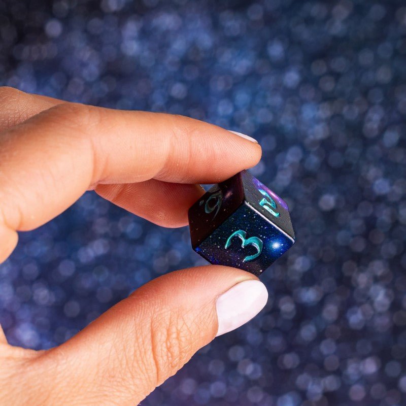 Full Art Dice™ Stardust kauliukų rinkinys Q - WORKSHOP - OBUOLYS