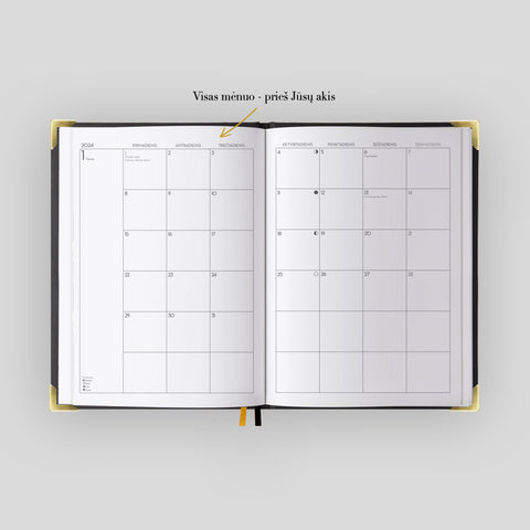 Ikoninis mažas juodas darbo kalendorius Classic Coco 2024 m. (M dydis) su Coco Chanel citatomis – personalizuotas Jūsų vardu!