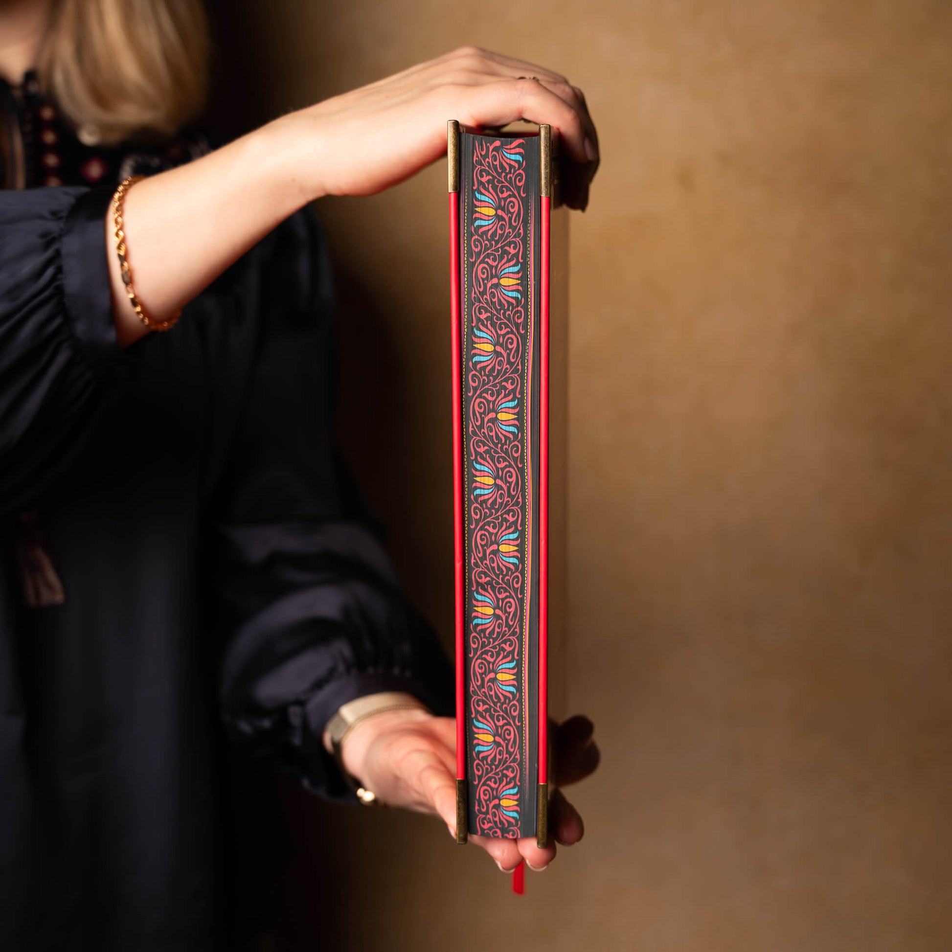 KAMASUTRA: didingiausias malonumo meno klasikos kolekcinis leidimas lietuviškai + galimybė personalizuoti - OBUOLYS