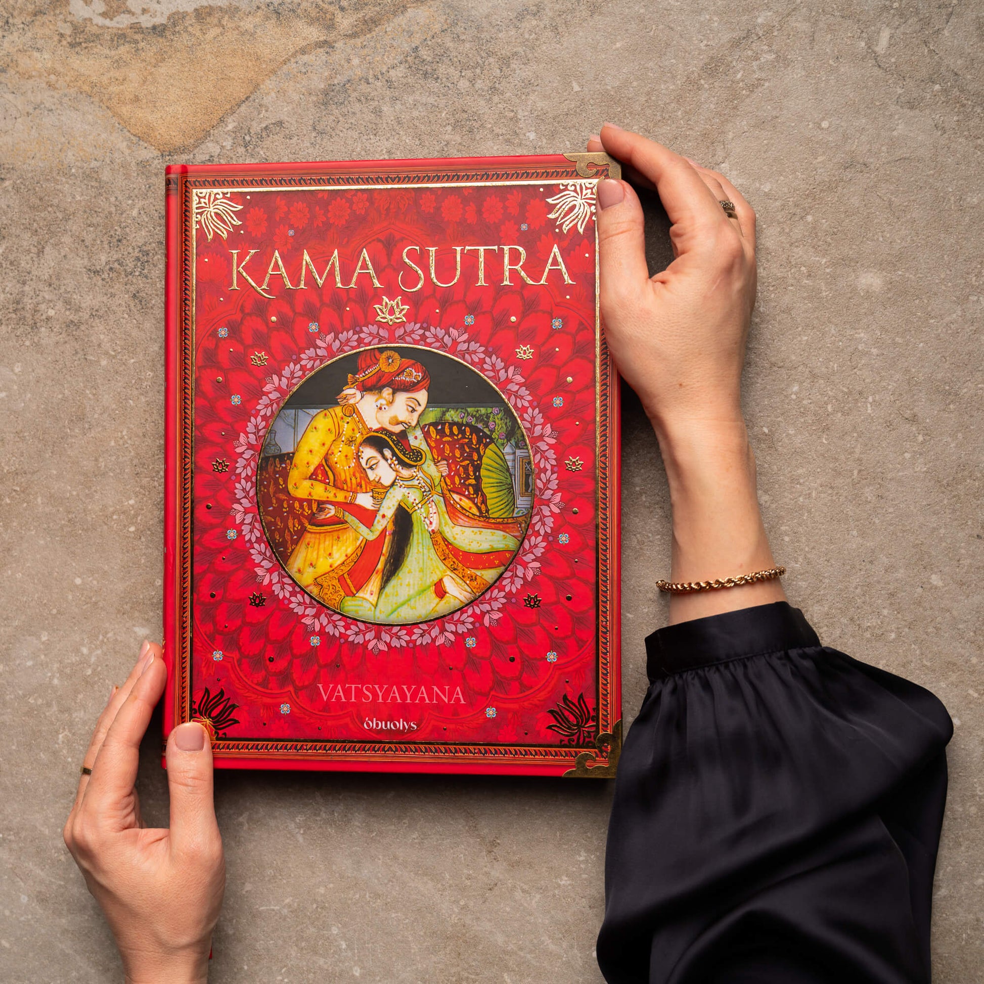 KAMASUTRA: didingiausias malonumo meno klasikos kolekcinis leidimas lietuviškai + galimybė personalizuoti - OBUOLYS