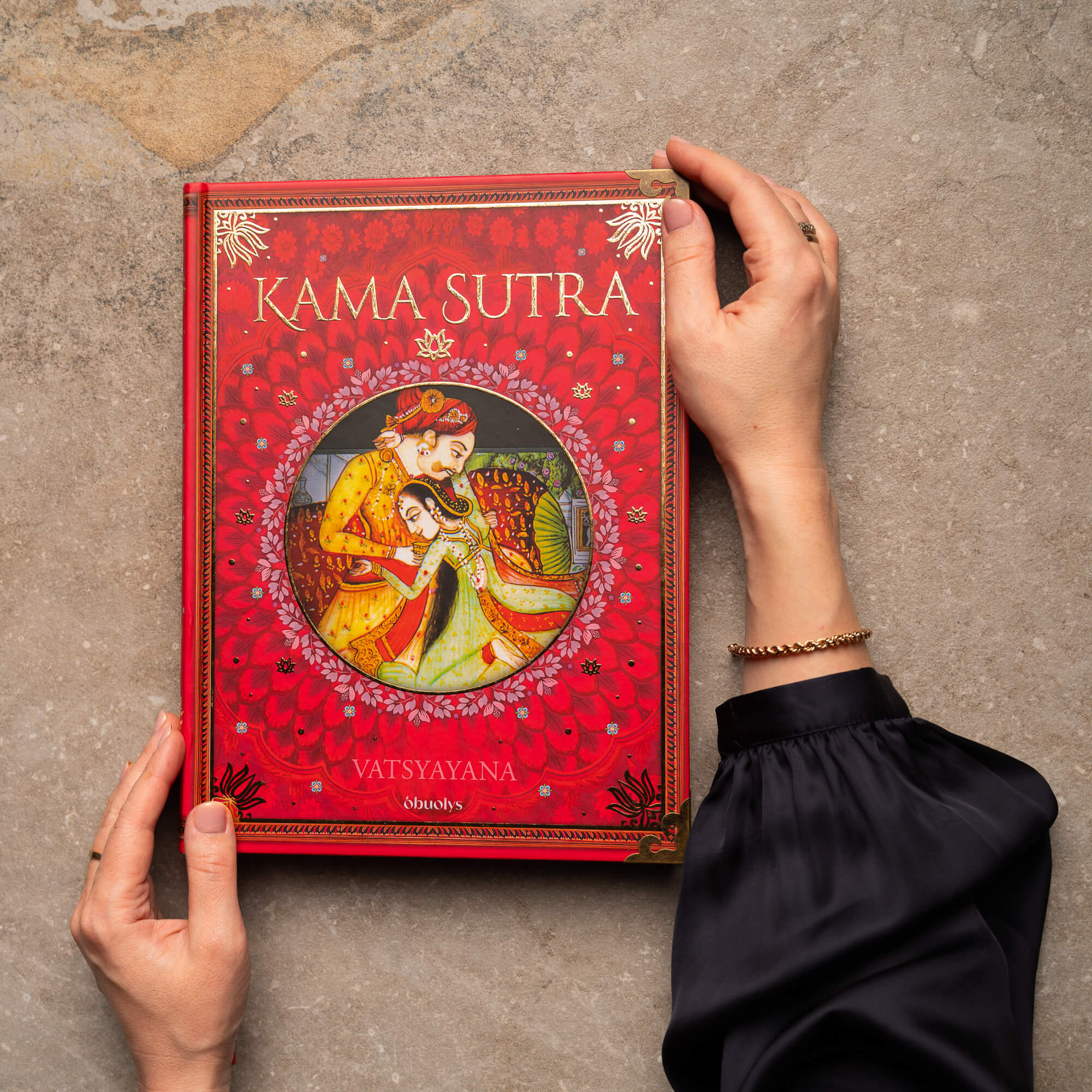 KAMASUTRA: didingiausias malonumo meno klasikos kolekcinis leidimas lietuviškai + galimybė personalizuoti - OBUOLYS