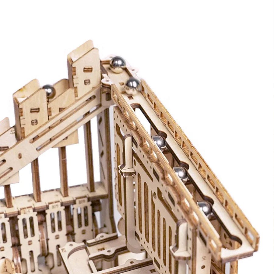 KAMUOLIUKŲ TRASA: 3D medinė dėlionė mechanikos entuziastams - OBUOLYS