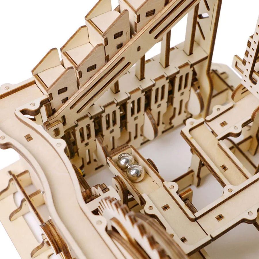 KAMUOLIUKŲ TRASA: 3D medinė dėlionė mechanikos entuziastams - OBUOLYS