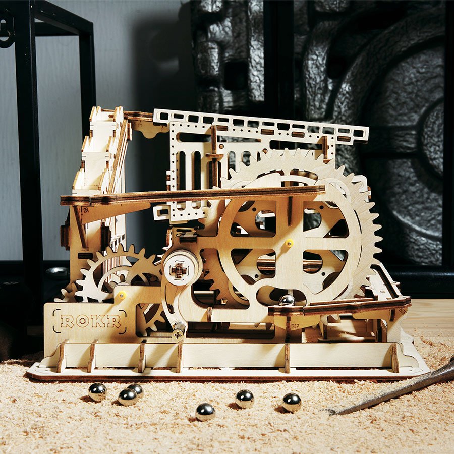 KAMUOLIUKŲ TRASA: 3D medinė dėlionė mechanikos entuziastams - OBUOLYS