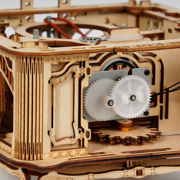KLASIKINIS GRAMOFONAS: 3D medinė dėlionė mechanikos entuziastams - OBUOLYS