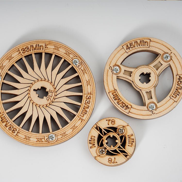 KLASIKINIS GRAMOFONAS: 3D medinė dėlionė mechanikos entuziastams - OBUOLYS