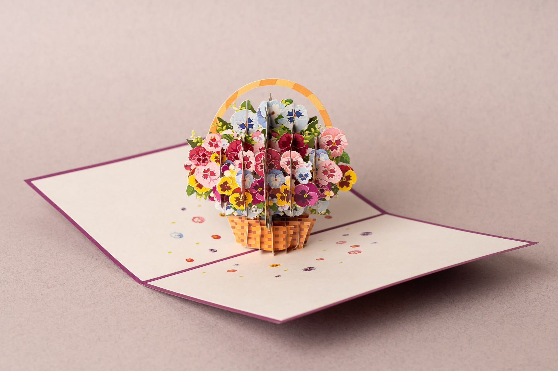 KREPŠELIS NAŠLAIČIŲ: išskirtinio grožio 3D pop - up atvirukas + vokas - OBUOLYS