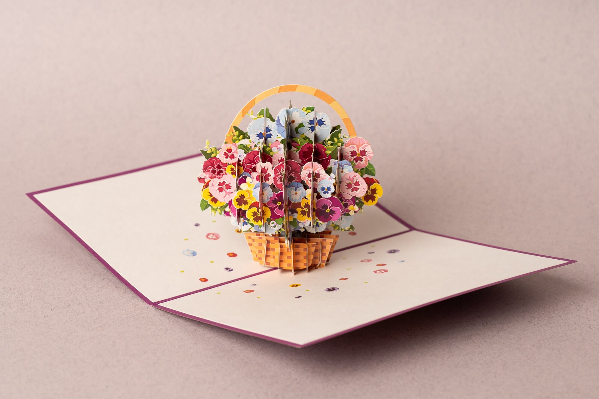 KREPŠELIS NAŠLAIČIŲ: išskirtinio grožio 3D pop - up atvirukas + vokas - OBUOLYS