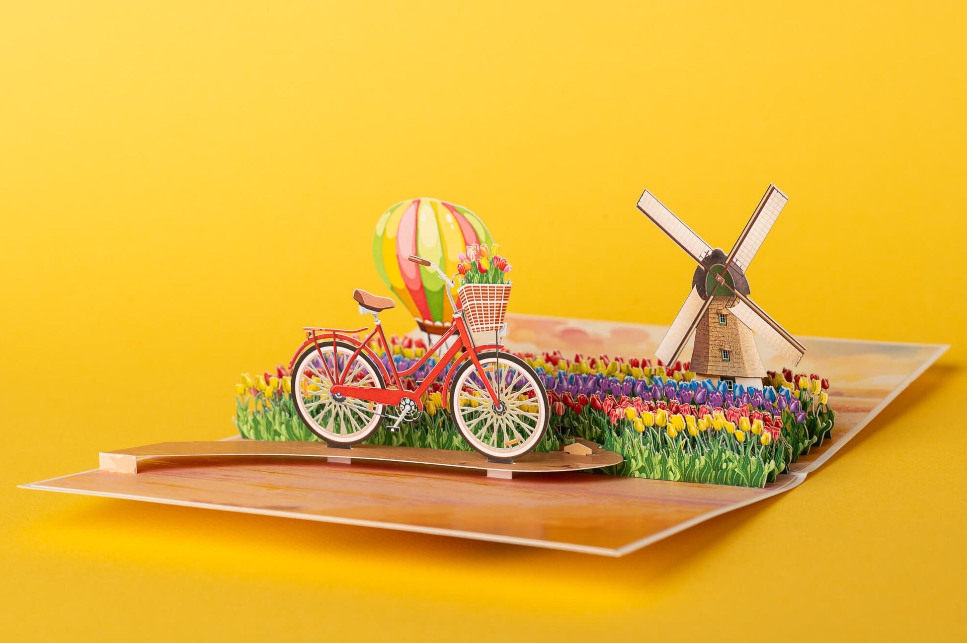 LINKĖJIMAI IŠ OLANDIJOS: išskirtinio grožio 3D pop - up atvirukas + vokas - OBUOLYS