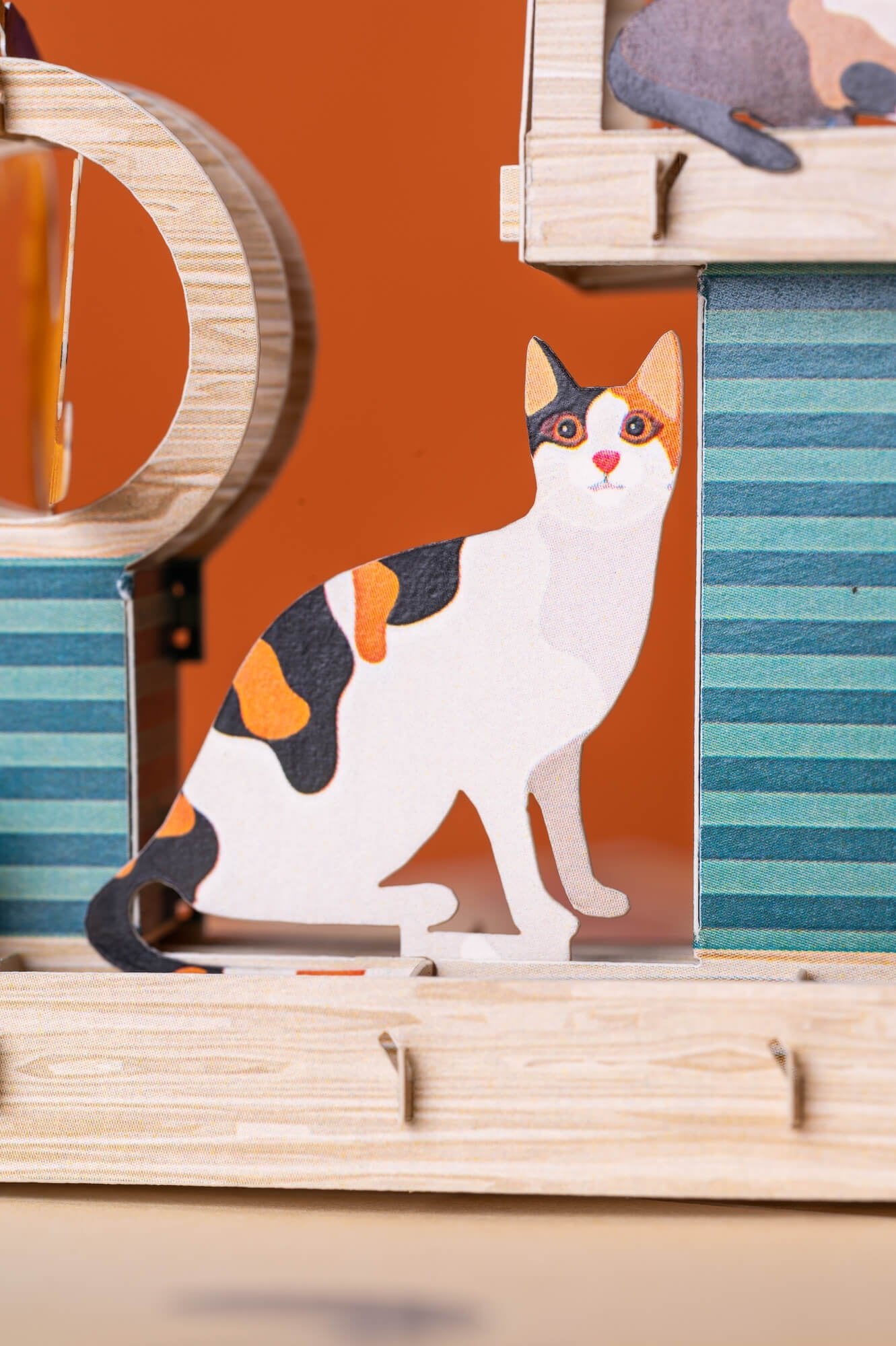 LINKSMIEJI KAČIUKAI: išskirtinio grožio 3D pop - up atvirukas + vokas - OBUOLYS