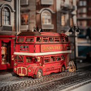 LONDONO TURISTINIS AUTOBUSAS: gerą nuotaiką garantuojanti 3D medinė dėlionė – knygų lentynos dekoracija - OBUOLYS