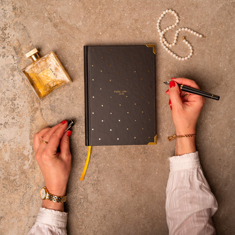 MAŽA JUODA 2026 M. DARBO KNYGA (S dydis) (Knygos su defektais) - OBUOLYS