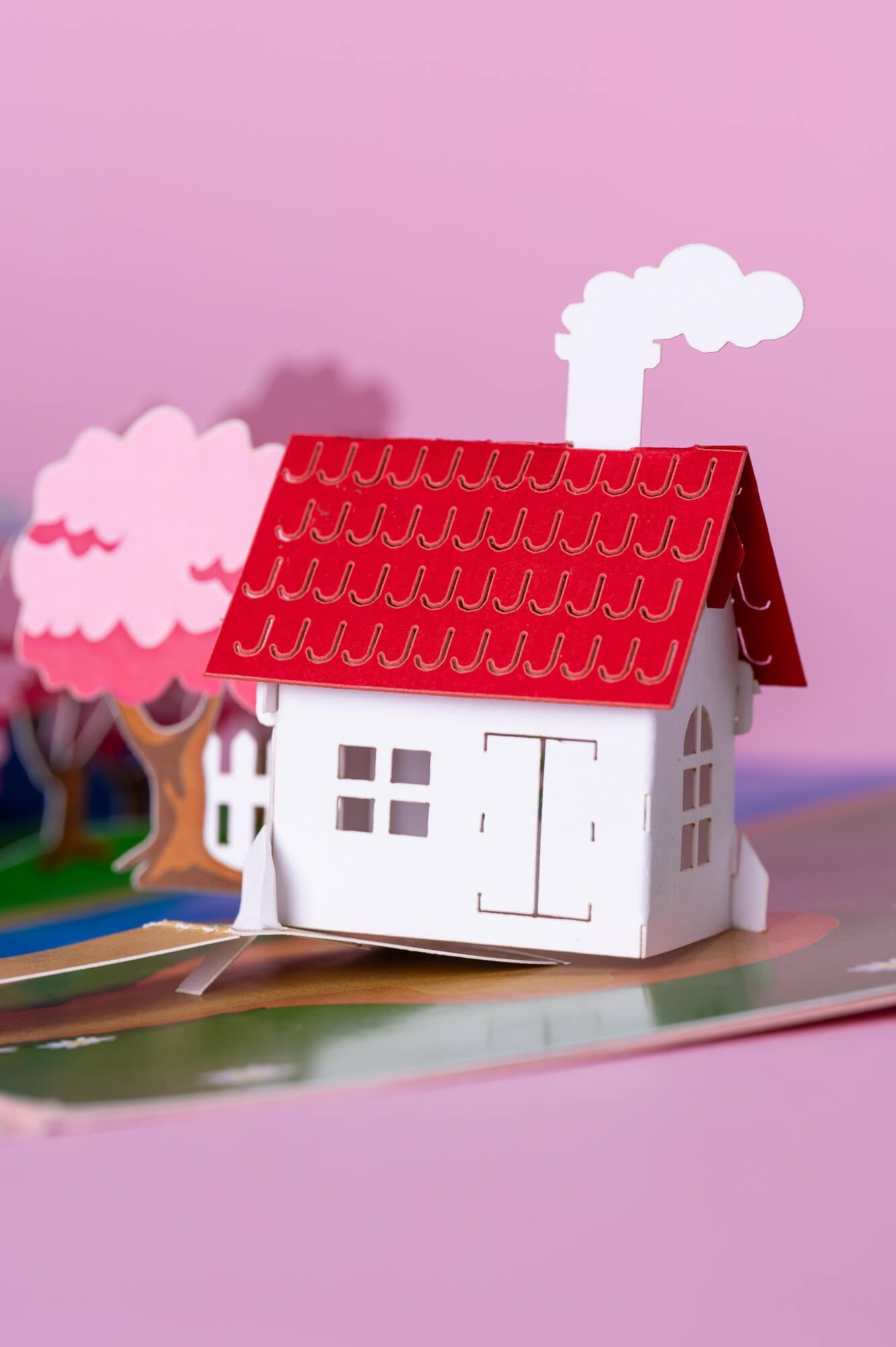 MAŽASIS GANDRIUKAS – PAVASARIS: išskirtinio grožio 3D pop - up atvirukas + vokas - OBUOLYS