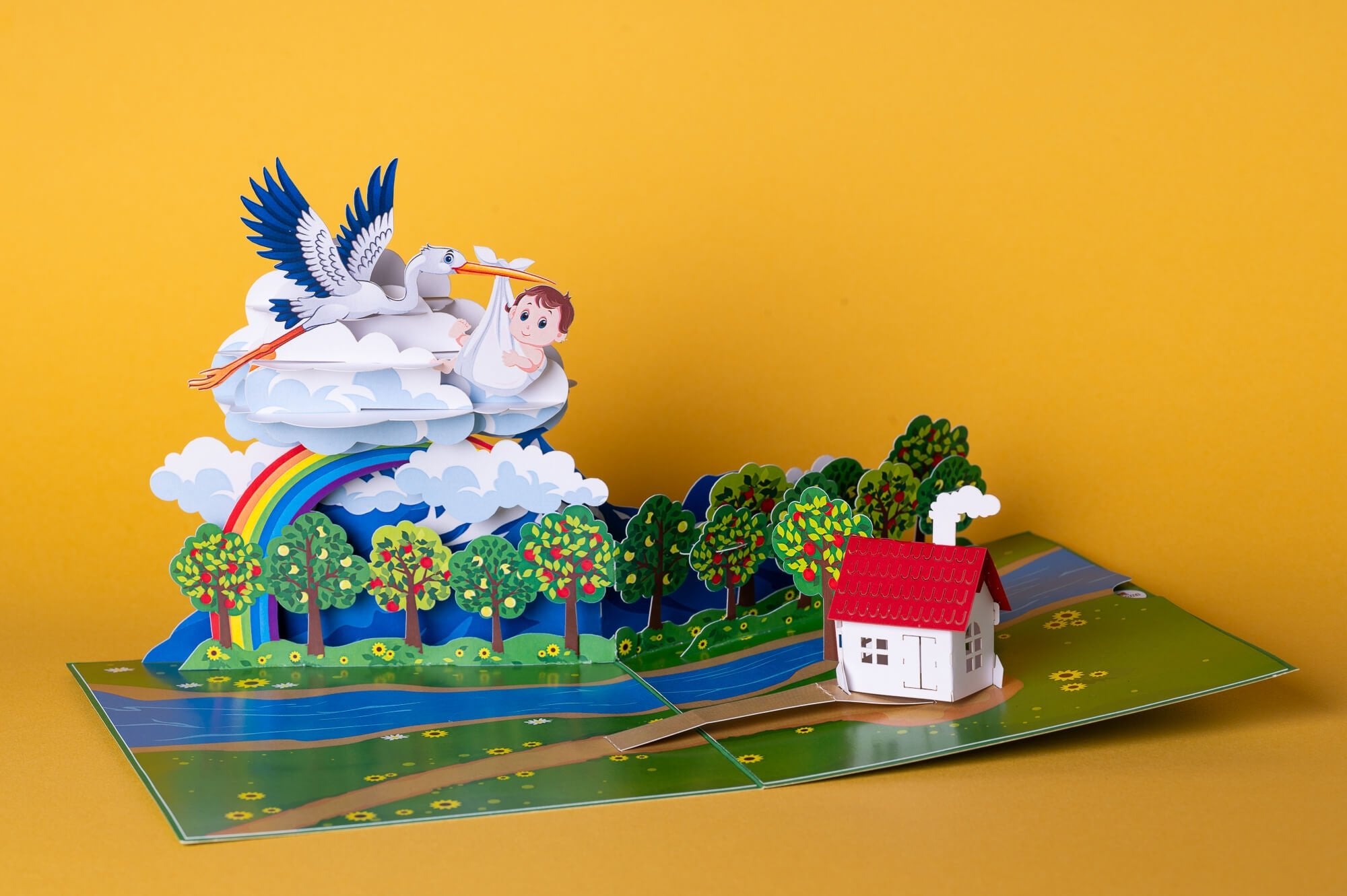 MAŽASIS GANDRIUKAS – VASARA: išskirtinio grožio 3D pop - up atvirukas + vokas - OBUOLYS