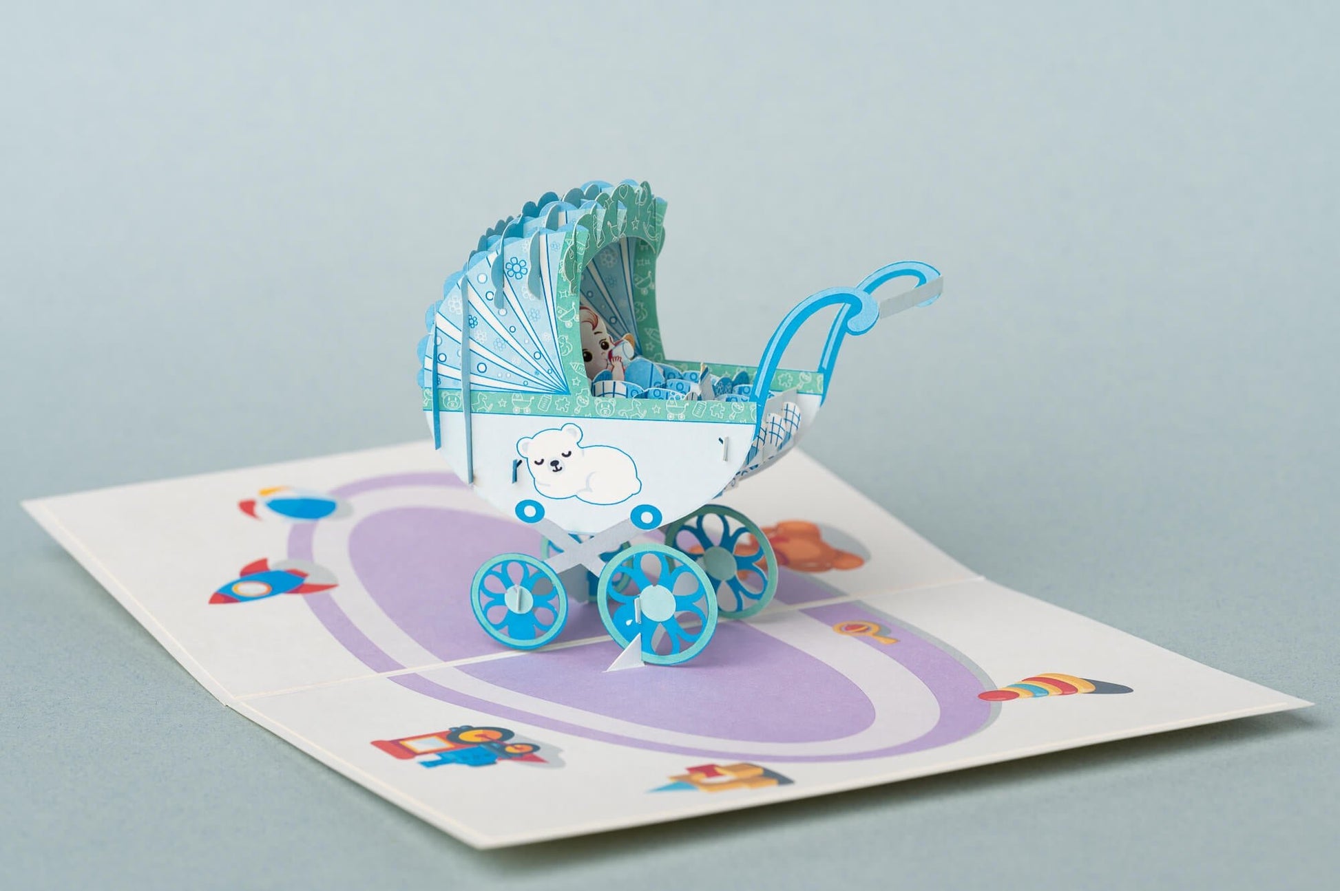 MAŽYLIO GIMTADIENIS: išskirtinio grožio 3D pop - up atvirukas + vokas - OBUOLYS