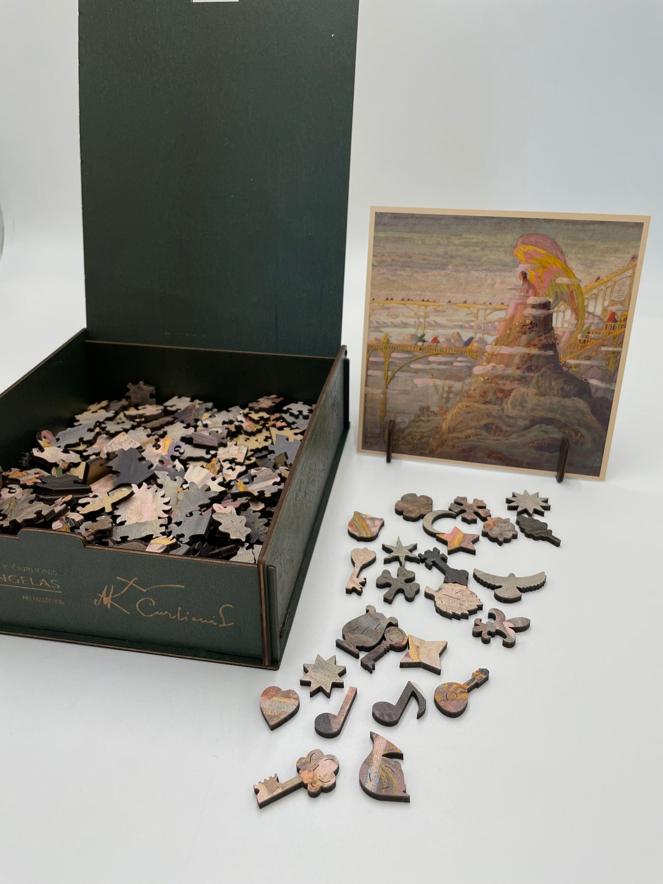 M.K. Čiurlionis Angelas Medinė dėlionė M dydis (150 detalės) Fantasy Puzzles - OBUOLYS