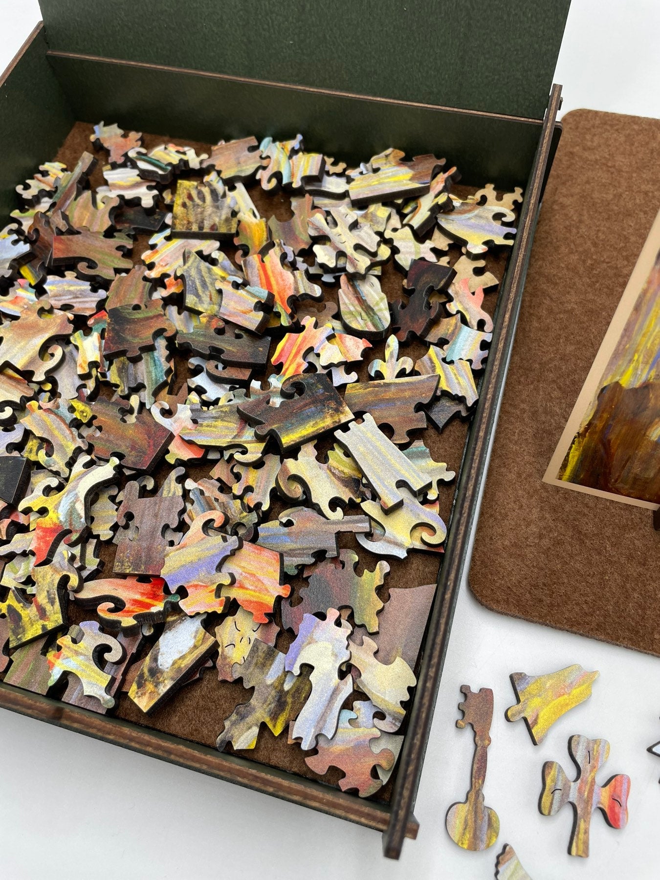 M.K. Čiurlionis Pasaulio sutvėrimas IX Medinė Dėlionė L Dydis (300 detalių) Fantasy Puzzles - OBUOLYS