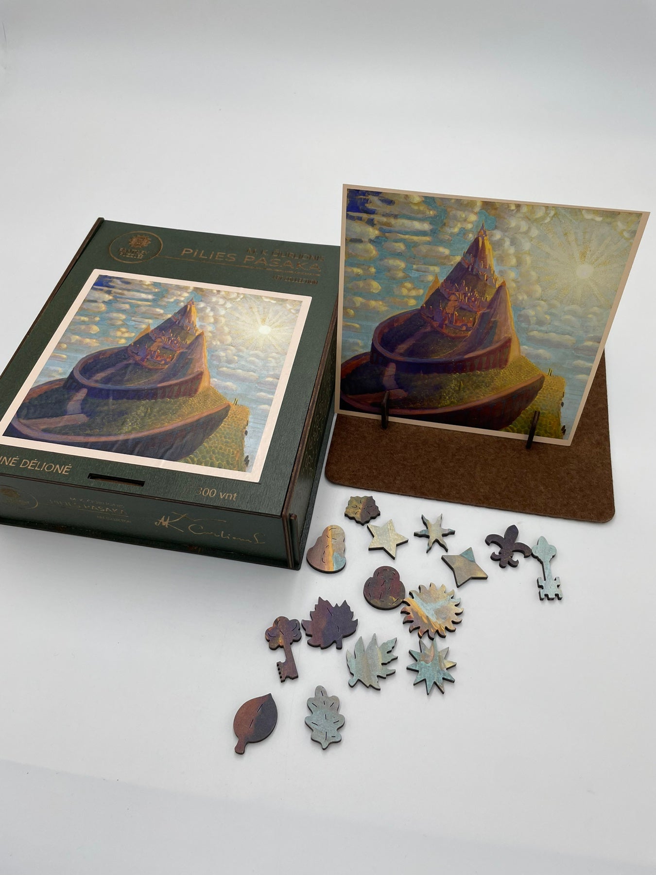 M.K. Čiurlionis Pilies pasaka Dėlionė Medinė L Dydis (300 detalių) Fantasy Puzzles - OBUOLYS