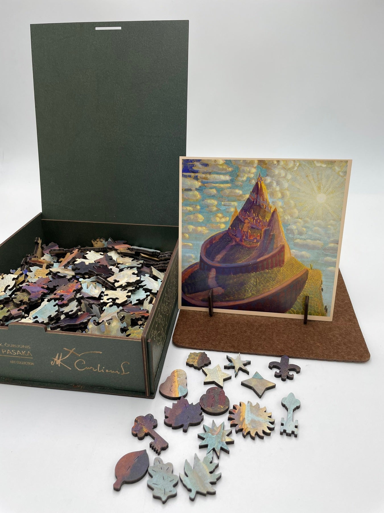 M.K. Čiurlionis Pilies pasaka Dėlionė Medinė XL Dydis (700 detalių) Fantasy Puzzles - OBUOLYS
