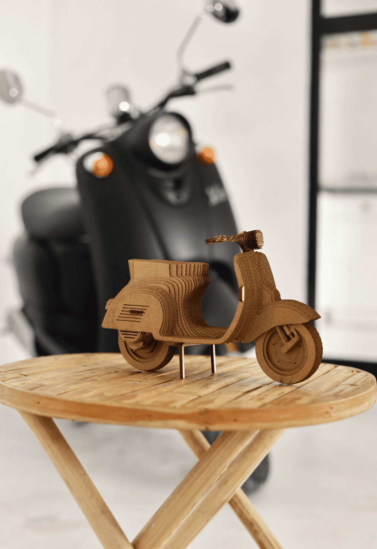 MOTOROLERIS: surenkama 3D dėlionė - skulptūra - OBUOLYS