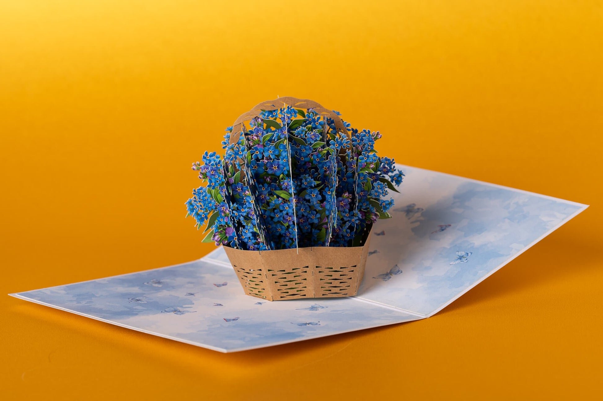 NEUŽMIRŠTUOLĖS: išskirtinio grožio 3D pop - up atvirukas + vokas - OBUOLYS