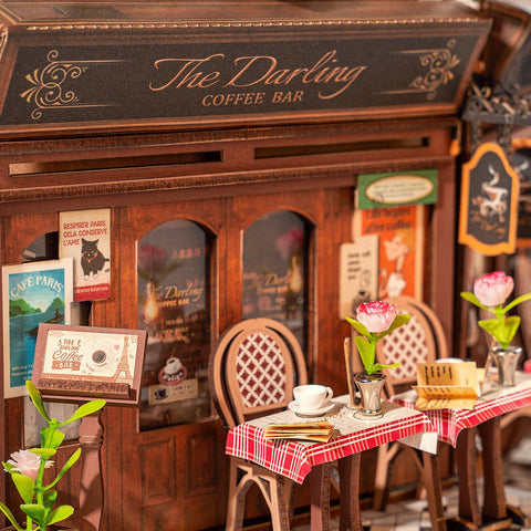 PASIMATYMAS SENAMIESTYJE: šilta romantikos scena tarp tavo knygų - OBUOLYS