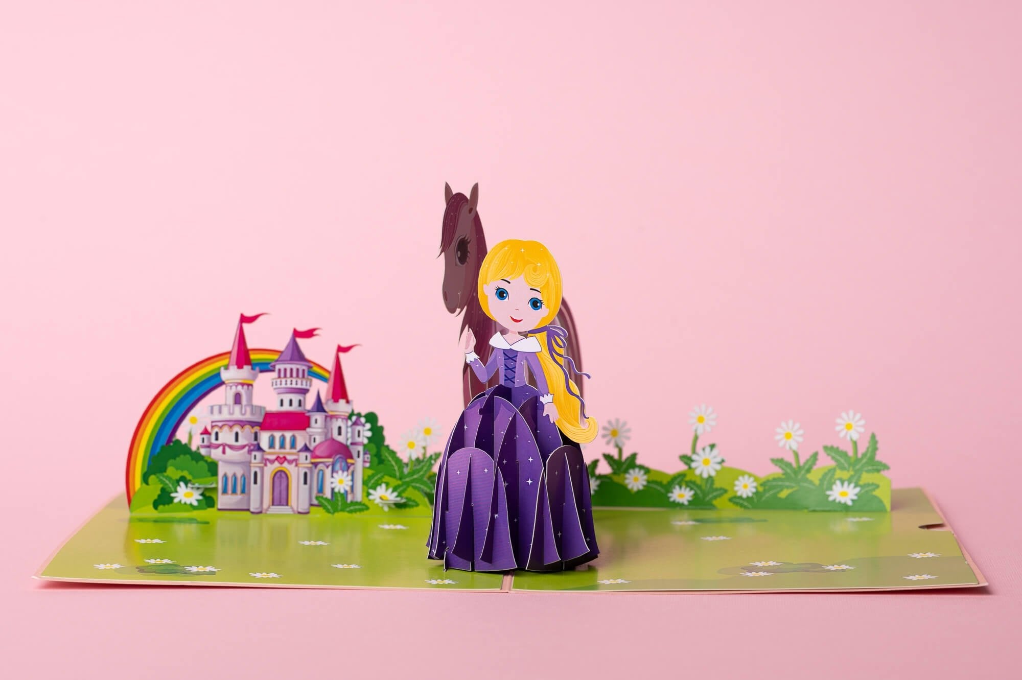 PRINCESĖ IR VIENARAGIS: išskirtinio grožio 3D pop - up atvirukas + vokas - OBUOLYS