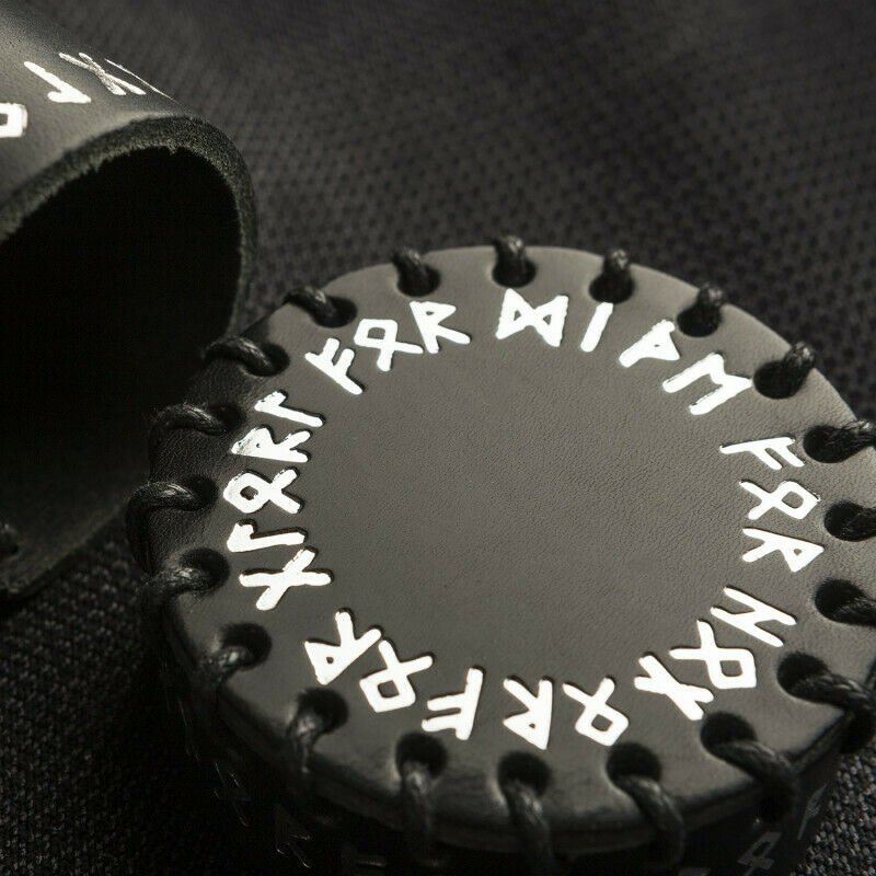 Runic Black Leather kauliukų puodelis - OBUOLYS