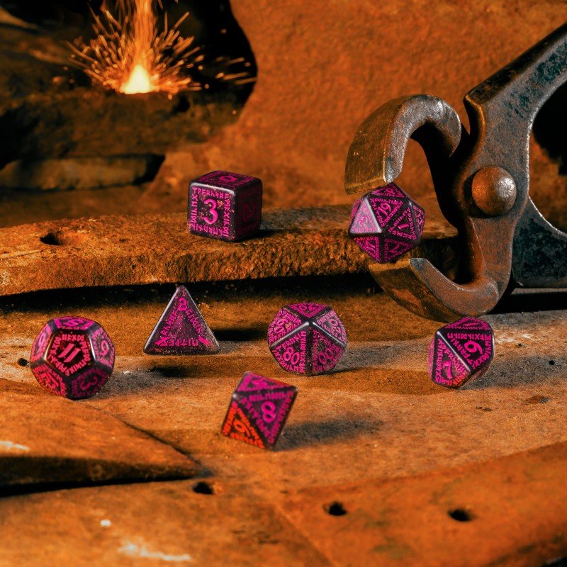 Runic kauliukų rinkinys blizgios juodos ir purpurinės sp. Q - WORKSHOP - OBUOLYS