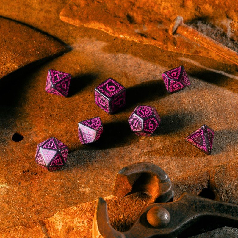 Runic kauliukų rinkinys blizgios juodos ir purpurinės sp. Q - WORKSHOP - OBUOLYS
