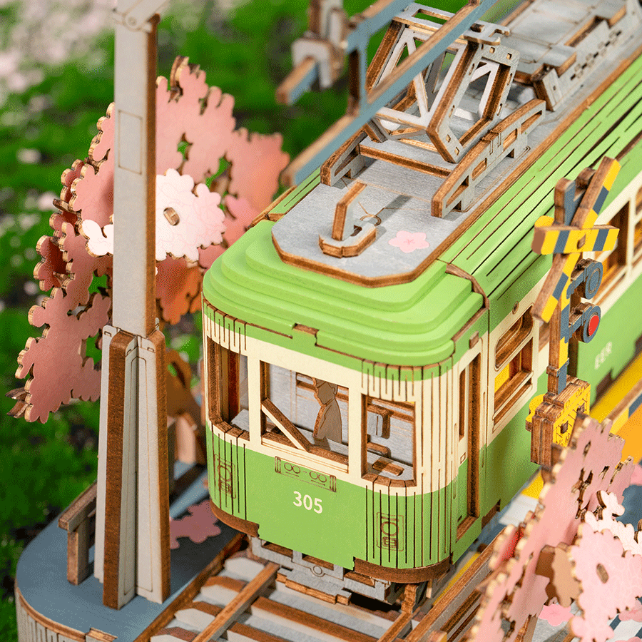 SAKURŲ TRAMVAJUS: gerą nuotaiką garantuojanti 3D medinė dėlionė – knygų lentynos dekoracija - OBUOLYS