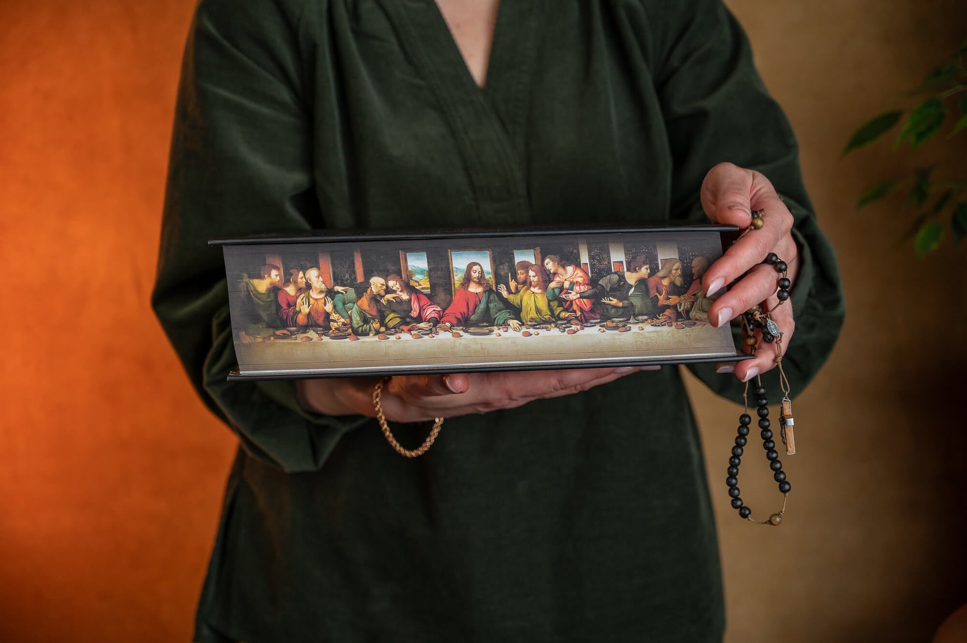 ŠEIMOS BIBLIJA: limituotas leidimas su unikalia puslapių briauna – Leonardo da Vinčio šedevras „Paskutinė vakarienė“ - OBUOLYS