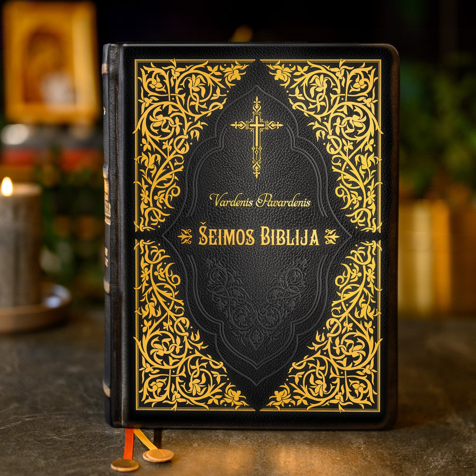 ŠEIMOS BIBLIJA – VIENETINIAI EGZEMPLIORIAI SU RANKŲ DARBO ODINIAIS VIRŠELIAIS - OBUOLYS